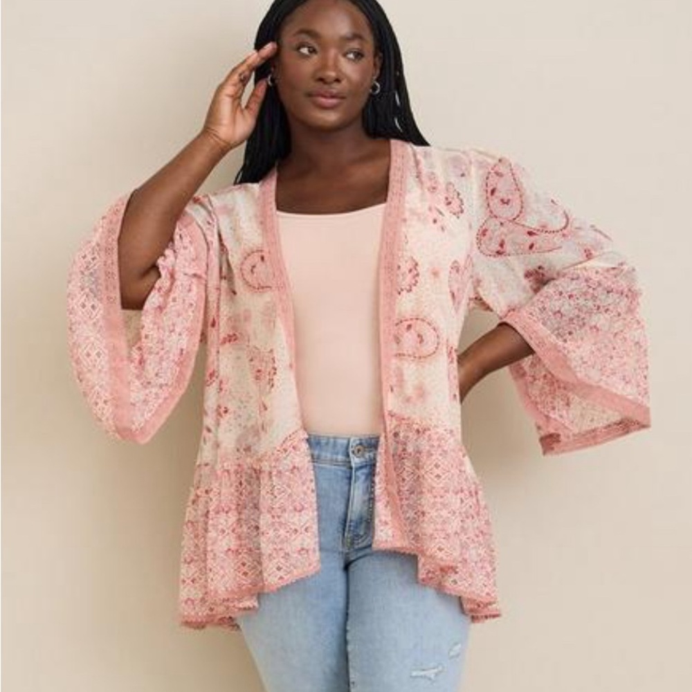 Torrid  textured chiffon flouncy ruffle lace kimono, size 10
